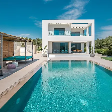 Villa Antonia - Luxurious Serenity With Private Pool, By Zantewize Kalipádhon