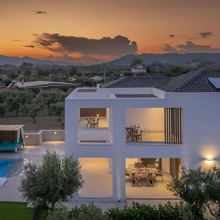Antonia - Luxurious Serenity With Private Pool, By Zantewize *