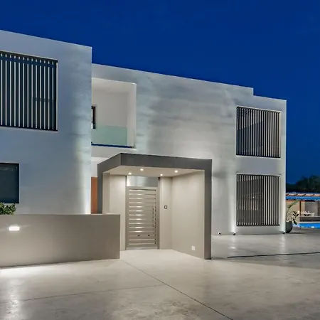 Antonia - Luxurious Serenity With Private Pool, By Zantewize Villa *