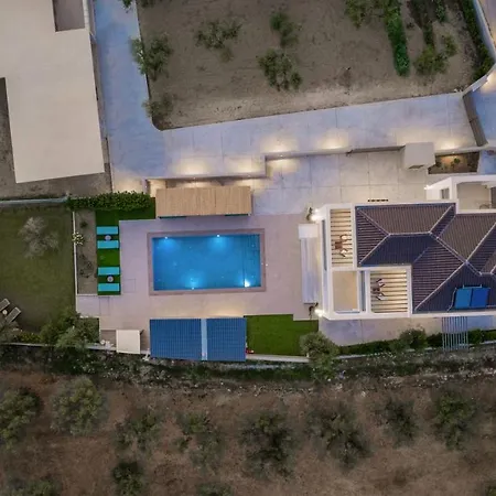 Villa Antonia - Luxurious Serenity With Private Pool, By Zantewize Kalipádhon