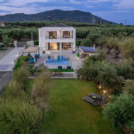 Antonia - Luxurious Serenity With Private Pool, By Zantewize Villa